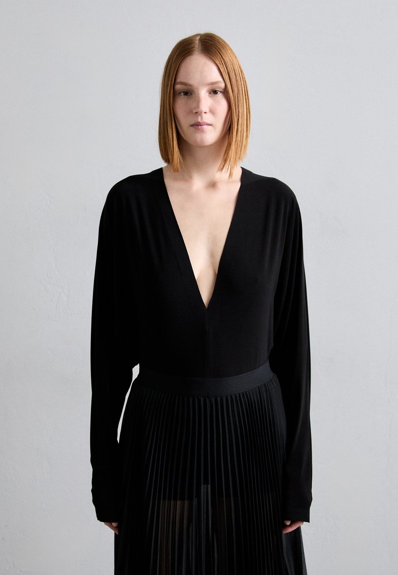 Norma Kamali - DOLMAN V NECK BODYSUIT - Long sleeved top - black, Enlarge
