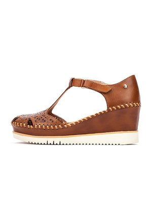 AGUADULCE - Sandalias de cuña - light brown