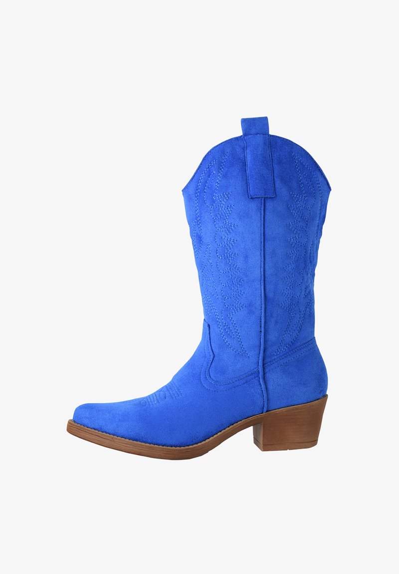 Bota vaquera azul de ante con puntera ligeramente afilada, costuras detalladas en el eje y un tacón bajo apilado. Superficie texturizada; diseño alto.