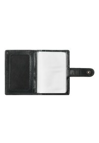 Portafoglio in pelle nera con texture liscia. Presenta uno spazio per carte trasparente e una sezione vuota per documenti, chiusa da un bottone a pressione.