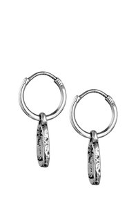 Silverfärgade hängande örhänge med texturerade palmer, utrustade med en polerad yta och ingraverade detaljer, märkta 925 för sterling silver.