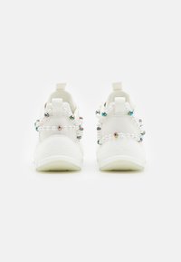 Buffalo BINARY CHARM - Sneakers low - pearl white