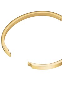 Bracciale a manica in metallo color oro con un design liscio e arrotondato, dotato di un'estremità aperta. Un lato presenta un piccolo dettaglio con una gemma trasparente.