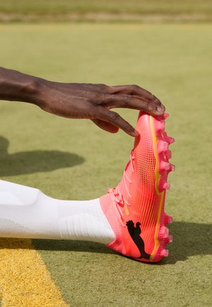 FUTURE 7 MATCH FG/AG - Scarpe da calcio per erba sintetica - sunset glow/black/sun stream