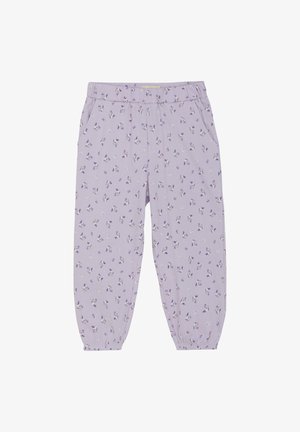Helle lila Hose mit floralem Muster aus kleinen weißen und lila Blumen. Elastischer Bund und umgeschlagene Säume. Zwei Seitentaschen.