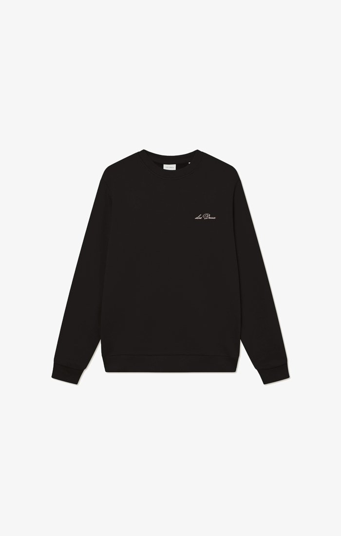 Sweatshirt preto feito de algodão com decote redondo, mangas longas e punhos canelados; possui um pequeno logotipo bordado em branco no lado esquerdo do peito.