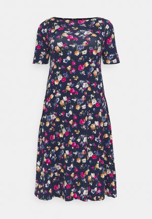 Vestido corto de manga corta con estampado floral en azul marino oscuro con flores multicolores. Presenta un escote redondo y una falda acampanada para facilitar el movimiento.