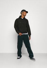 Carhartt WIP HOODED - Sweatshirt com capuz - black