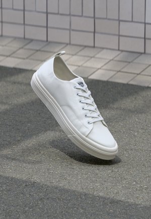 JFWBAYSWATER  - Tossud - bright white