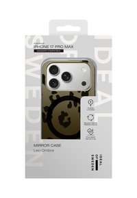 Speilveske for iPhone 17 Pro Max med en matt olivengrønn finish med svarte leopardmønstre, kompatibel med MagSafe og falltestet design.