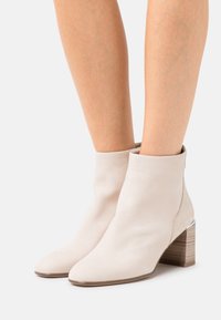 Tamaris Ankle Boot - ivory