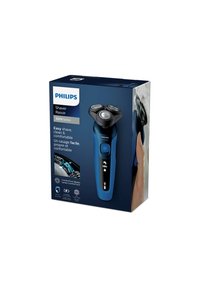 Il rasoio Philips in confezione blu presenta un design a tre teste, un manico ergonomico, un pulsante di accensione e display con dettagli grafici.