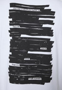 Only & Sons ONSOSRIS LIFE REDACT TEE - T-shirt estampada - bright white