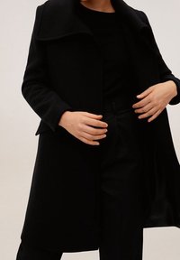 Mango Abrigo clásico - black