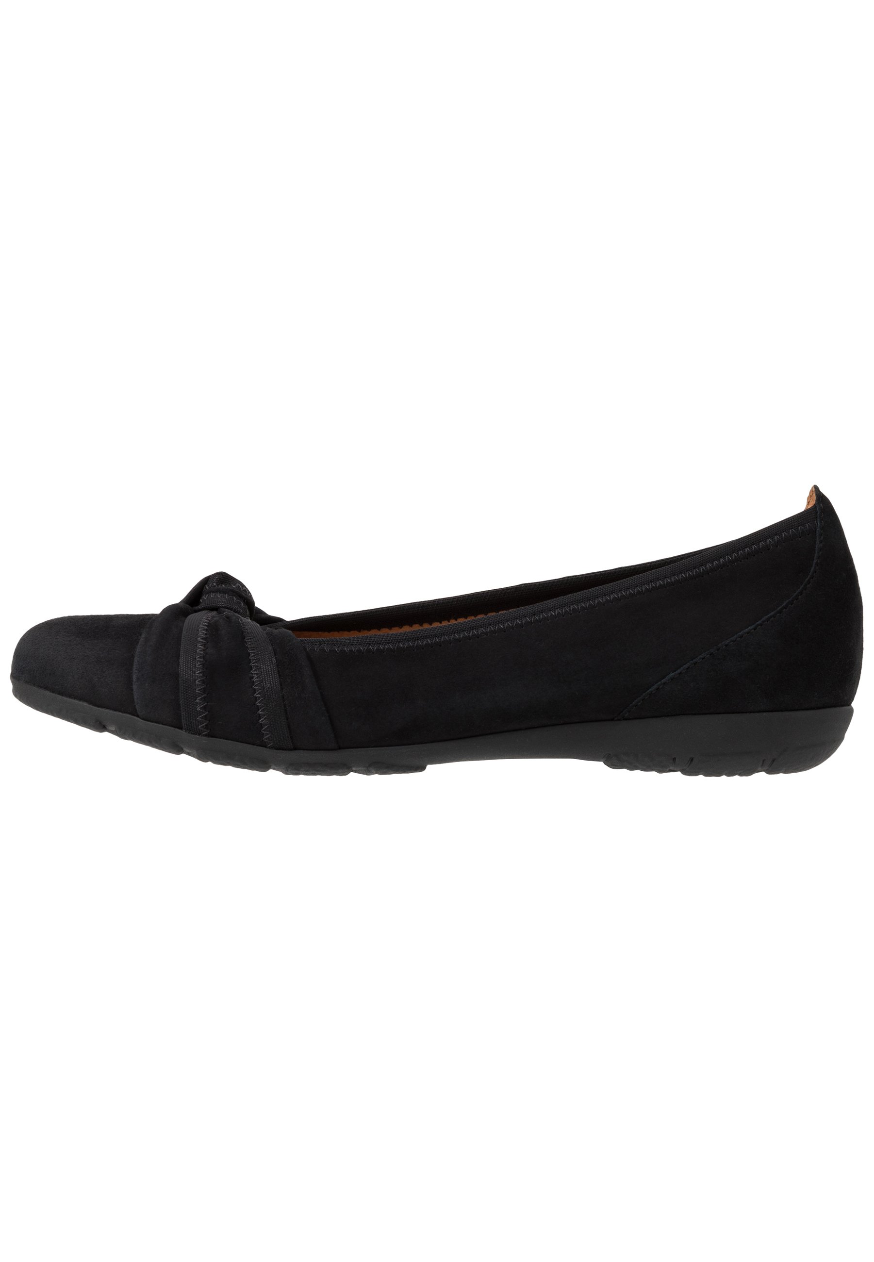 Black ballerina flats