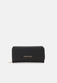 Portefeuille synthétique noir au design épuré, arborant un logo doré et une fermeture éclair. Forme rectangulaire avec une texture lisse.