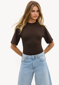 Non sélectionné, brown dark solid