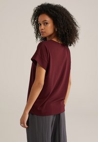 WE Fashion Pamata T-krekls - burgundy red