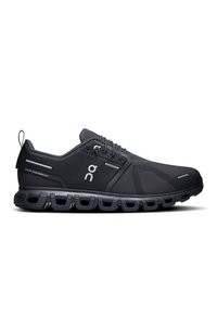 Chaussure de sport noire avec une tige en maille, une semelle rembourrée avec des segments distincts et des accents texturés. Conçue pour le confort et le soutien.