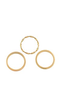Set aus drei goldenen Ringen: zwei glatte Bänder und ein Ring mit gewundener Gestaltung. Goldmetall mit glanzvollem Finish, kreisrunde Formen, unterschiedliche Breiten.