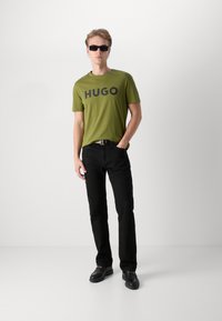 HUGO DULIVIO - Marškinėliai su spaudiniu - open green