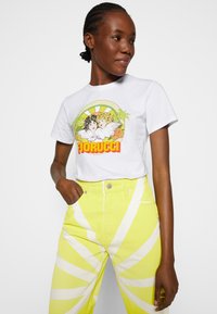 Fiorucci SUNWASH STROBES TARA - Calças de ganga justas - yellow