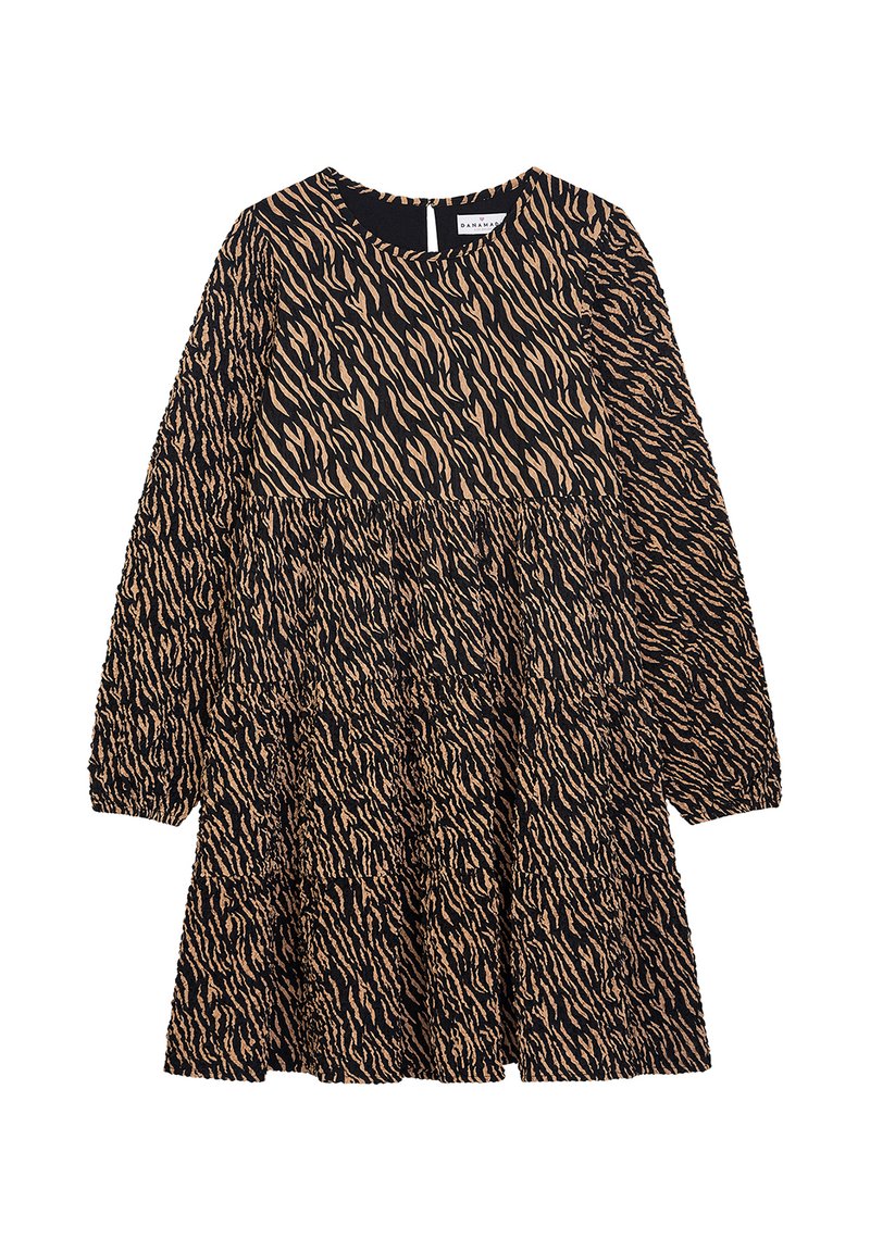 Langärmliges Kleid mit rundem Halsausschnitt, das ein schwarz-beiges Tigerstreifenmuster, ein gestuftes Design und einen weichen, strukturierten Stoff aufweist.