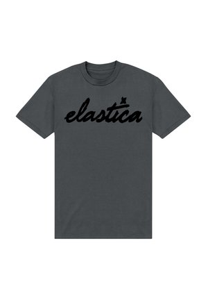 Grå bomulds T-shirt med et stort sort kursiv logo, der står "elastica" tværs over brystet. Korte ærmer og rund halsudskæring.