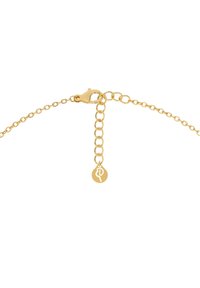 Guld metal kædearmbånd med en lille karabinlås, der har justerbar længde og et lille rundt mærke med et stiliseret emblem.