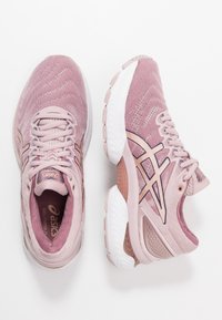 ASICS Chaussures de running sur route - light pink