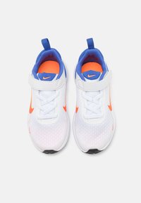 Nike Performance REVOLUTION 7 - Apavi skriešanai pa asfaltu - white/team orange/astronomy blue/total orange