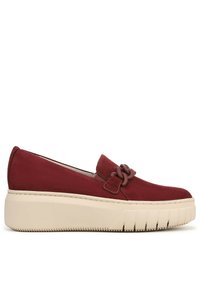 Scarpa slip-on in suede rosso con dettaglio a nodo, suola platform spessa di colore crema, battistrada testurizzato e design a punta arrotondata.