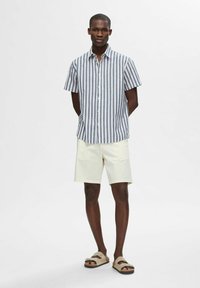 Selected Homme KURZÄRMELIG - Overhemd - sky captain