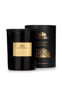 Candela nera in un elegante barattolo di vetro con un'etichetta dorata che recita "Royal Oudh & Patchouli". Il packaging presenta accenti eleganti in nero e oro.