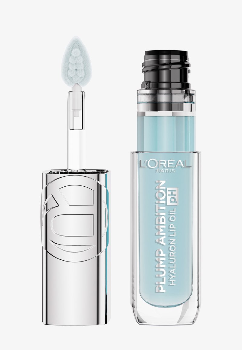 Huile pour les lèvres L'Oréal Paris Plump Ambition Hyaluron avec bouteille transparente montrant un liquide bleu et un bouchon argenté avec un applicateur doux et incliné.