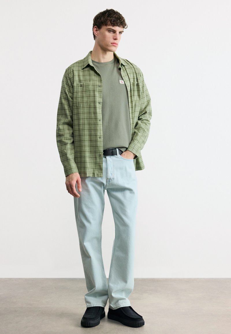 Calvin Klein Jeans WAFFLE BADGE TEE - Jednoduché tričko - dusty olive