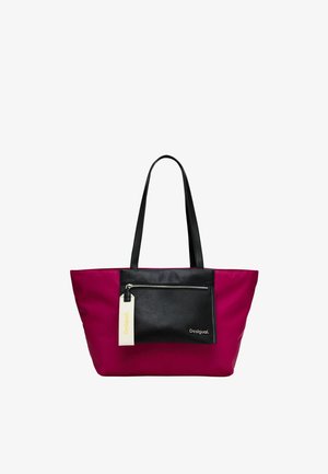 Suuri isolaukku, jossa on kirkkaan vaaleanpunainen pinta, mustat nahkaosuudet, etutasku vetoketjulla ja kaksi mustaa olkahihnaa.