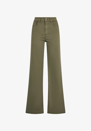 Pantaloni a gamba larga verde oliva con vita alta, cinque tasche e robusto bottone di chiusura. Realizzati in morbido e resistente tessuto misto cotone.
