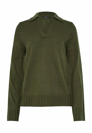 Olive'owy sweter z dekoltem w serek i kołnierzykiem, z teksturowanym splotem oraz ściągaczami na dole i przy rękawach. Standardowy krój dla wygody noszenia.