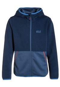 Marinblå zip-up hoodie med en kontrasterande texturerad panel, ribbat tyg och blå kant på huva och ärmar. Röd detalj på sidan.