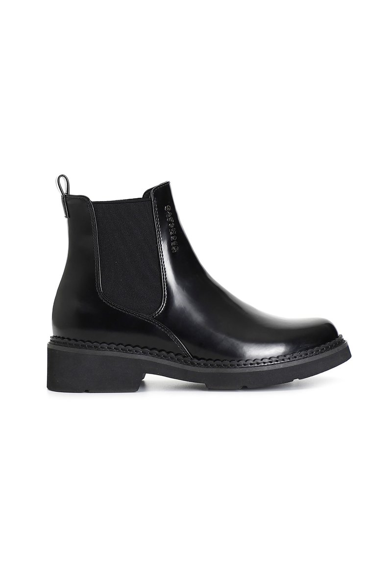 Botas Chelsea de cuero negro con paneles laterales elásticos, una lengüeta y una suela de goma gruesa, con un acabado suave y brillante.