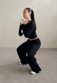 Champion EMOTIONAL DANCE WIDE LEG PANTS - Treniņtērpa apakšdaļas - black