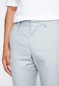 Isaac Dewhirst SHEPARD SET - Κοστούμι - light green