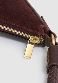 Reiss WALLACE  HALF-MOON  - Bolso de mano - oxblood