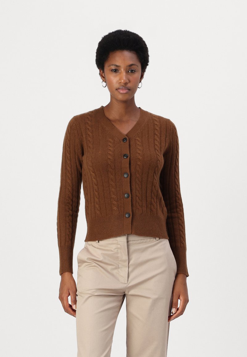 pure cashmere CLASSIC CABLE CARDIGAN - Kardigan - deep camel