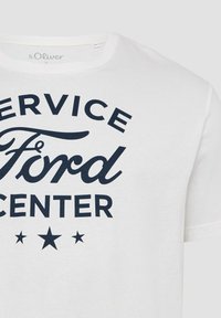 Witte T-shirt met de tekst "Service Ford Center" in het zwart en daaronder drie zwarte sterren.