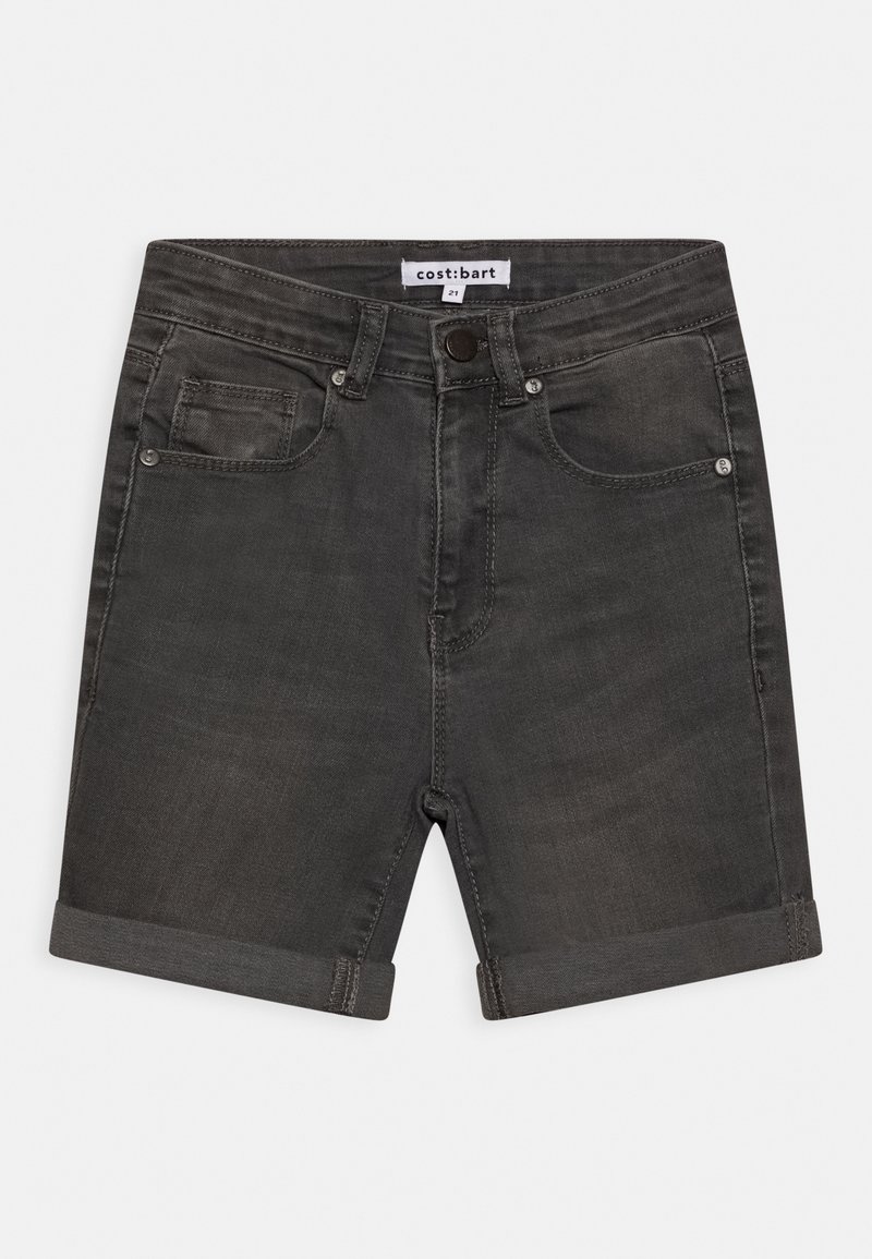Short en denim noir avec revers roulés, fermeture à bouton et zip à l'avant, deux poches avant, et une étiquette indiquant "cost: bart" à la ceinture.