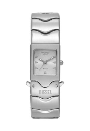 Silberne Diesel-Armbanduhr mit rechteckigem Zifferblatt, minimalistischen Markierungen und Metallgliederarmband, die 10:10 Uhr zeigt.