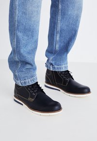 PROSPECT - Šněrovací kotníkové boty - black