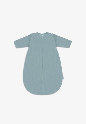 Lichtblauwe, geribbelde slaapzak met lange mouwen en een rits aan de voorkant. Ovale vorm ontworpen voor comfort en warmte.